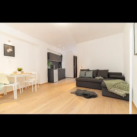 Apartment Klauzal Stret New
